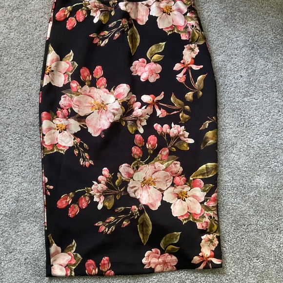 ECI Dresses & Skirts - Elegant Fall Skirt
